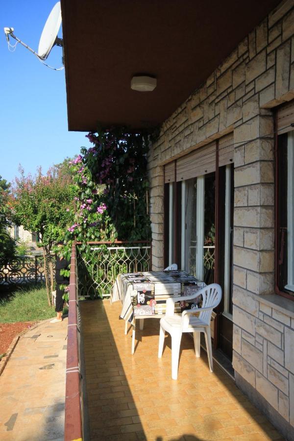 Apartments With A Parking Space Umag - 7066 Exterior foto